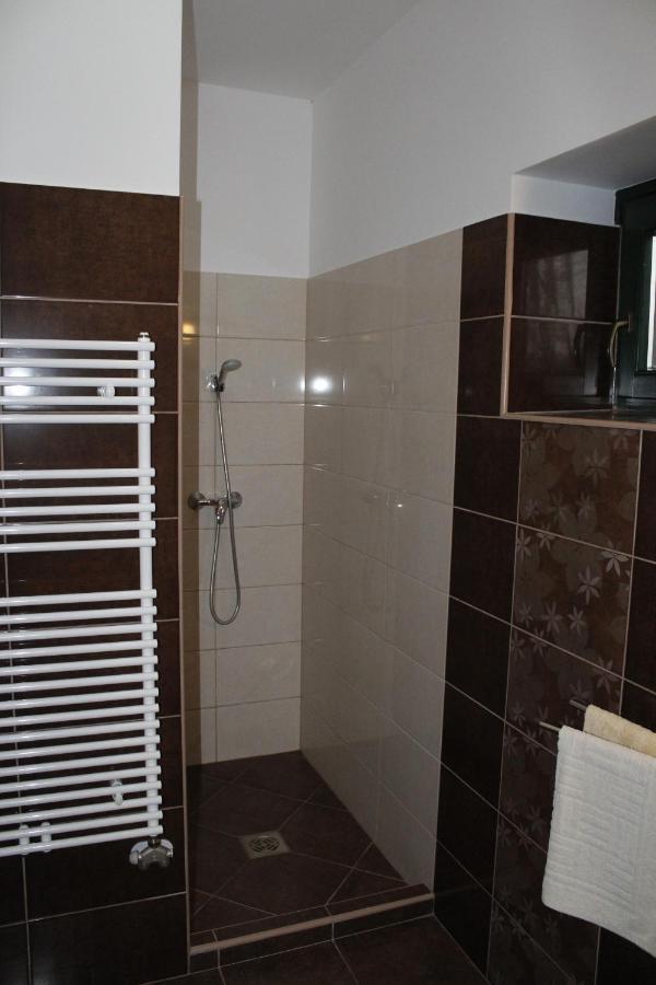 Hotel Hunor Lovastanya Kunbaracs Exteriér fotografie